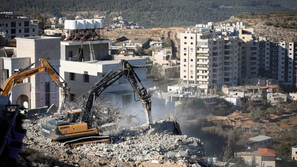 The demolition of illegal buildings in the village of Al-Walaja near Bethlehem in Judea, Dec. 9, 2024. Photo by Wisam Hashlamoun/Flash90.