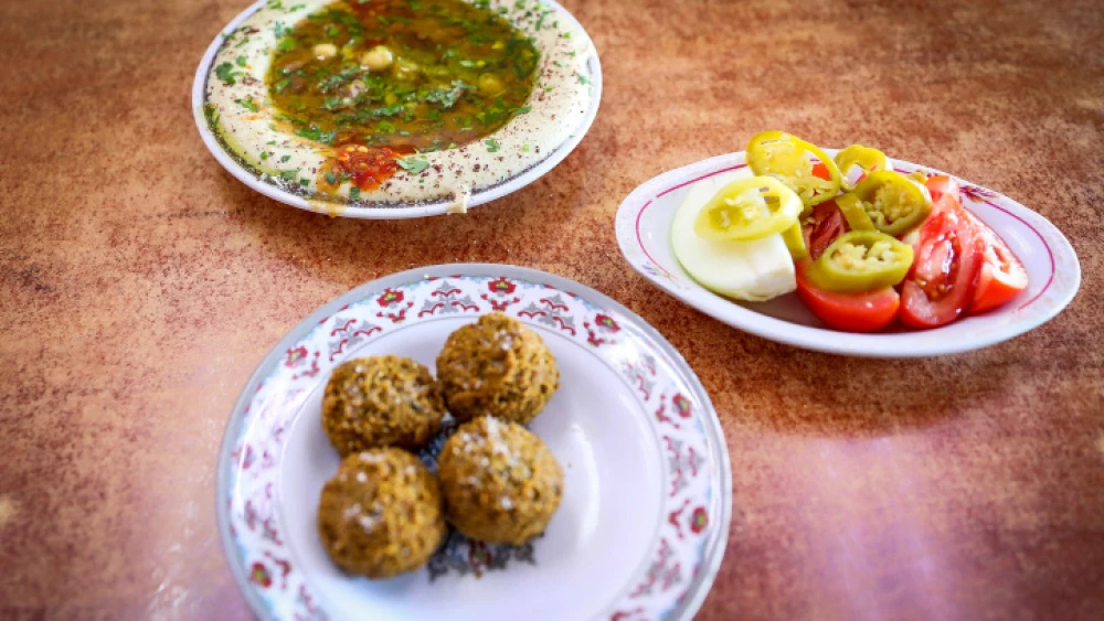 Hummus at a restaurant in the old city of Hebron, Aug. 16, 2022. Photo by Wisam Hashlamoun/Flash90.