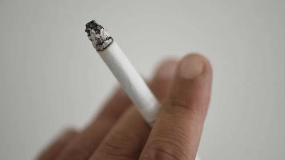 Smoking a cigarette, Sept. 12, 2023. Photo by Yoav Dudkevitch/TPS.