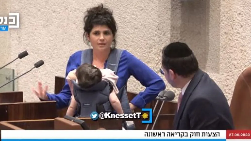 National Unity Party MK Sharren Haskel was asked to leave the Knesset podium with her baby, June 27, 2023. Source: Twitter.
