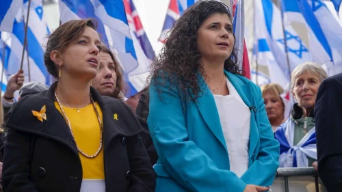 Deputy Foreign Minister Sharren Haskel (right) and Chargé d’Affaires Daniela Grudsky from the Israel embassy in London attend a rally in Manchester marking two years since the Oct. 7 attacks, alongside members of the local Jewish community and the Conservative Friends of Israel, Oct. 7, 2025. Source: @IsraelinUK/X.