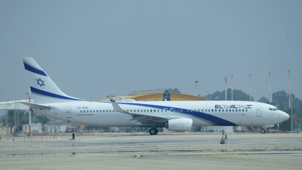 The El Al plane carrying Israeli and U.S. delegations from Tel Aviv's Ben-Gurion Airport to Abu Dhabi, Aug. 31, 2020. Photo by Tomer Neuberg/Flash90.