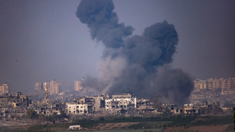 Israel Air Force strikes on terrorist targets in the Gaza Strip, as seen from the Israeli side of the border, Oct. 28, 2023. Photo by Yonatan Sindel/Flash90.