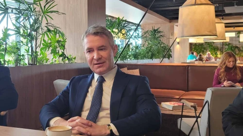 Douglas Murray speaks over coffee in Madrid on May 12, 2025. Photo by Canaan Lidor.