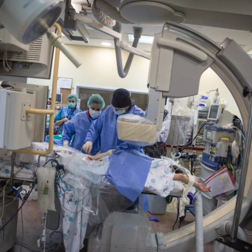 Israeli doctors perform a cardiac catheterization on a young Palestinian girl at the Wolfson Medical Center in the central Israeli city of Holon, on April 11, 2018. Photo by Hadas Parush/Flash90.