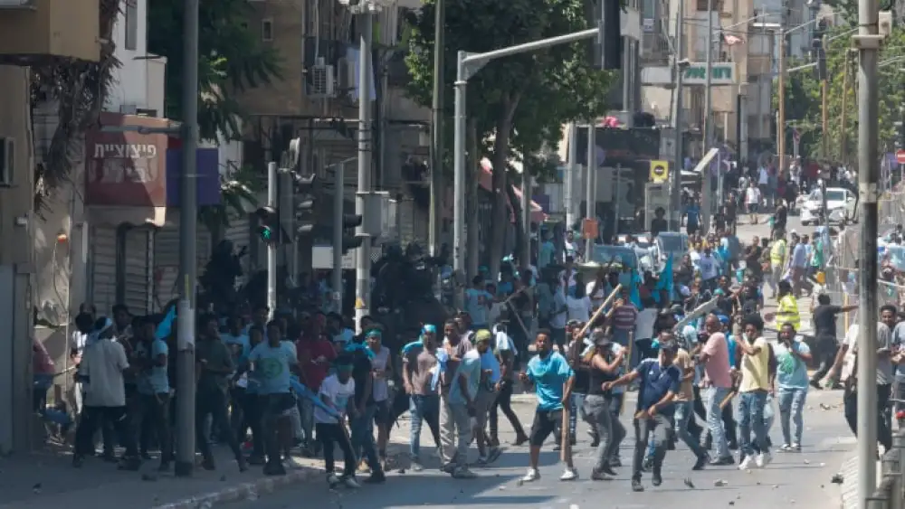 Eritrean asylum seekers clash with Israeli police in South Tel Aviv, Sept. 2, 2023. Photo by Omer Fichman/Flash90.