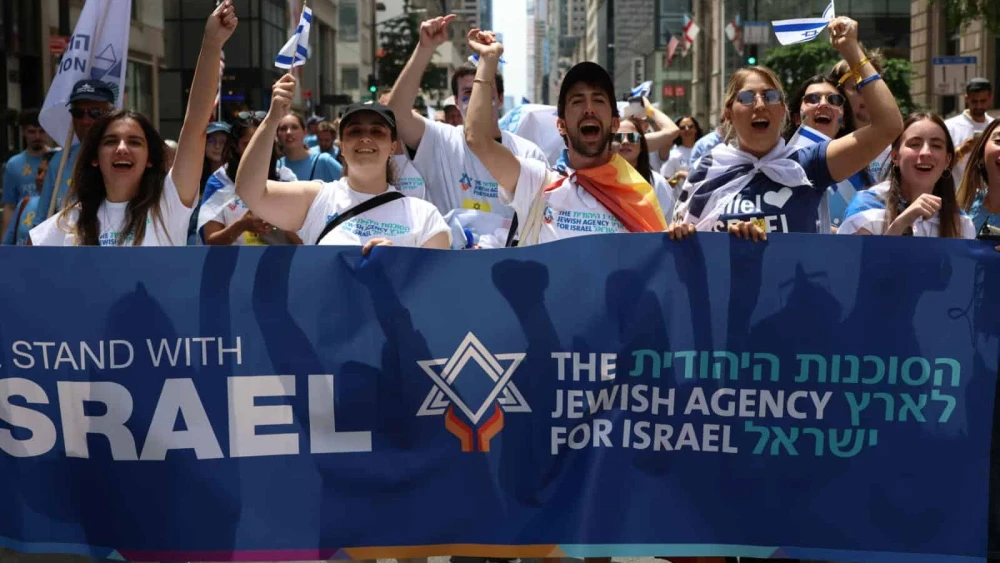 Jewish Agency for Israel emissaries seen at the Israel on Fifth Parade in New York City. Photo by Jennifer Roman.