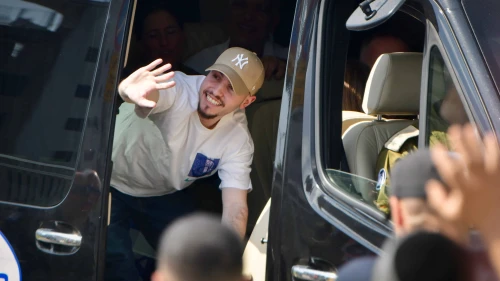 Released hostage Eitan Mor arrives at Beilinson hospital, Oct. 13, 2025. Photo by Avshalom Sassoni/Flash90.