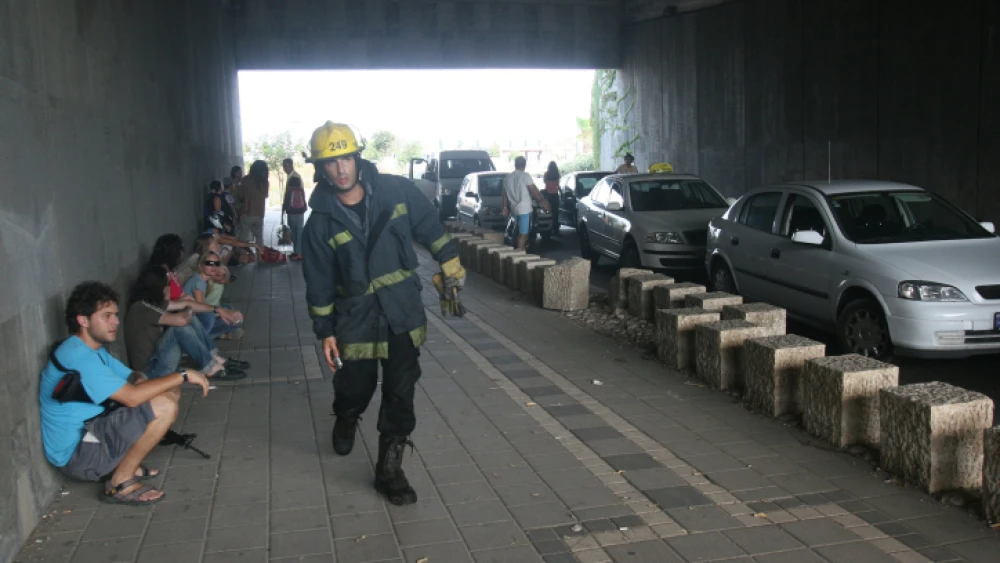 Israelis take shelter during a Hezbollah rocket attack in Haifa on Aug. 11 , 2006. Photo by Flash90.
