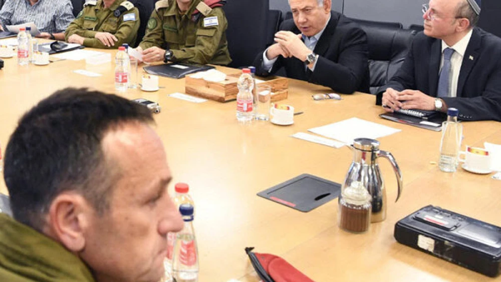 Israeli Prime Minister Benjamin Netanyahu at IDF Southern Command headquarters . Photo by GPO/Amos Ben Gershom.