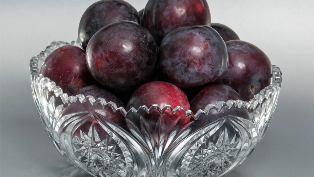 Plums. Credit: ©Ralf Roletschek via Wikimedia Commons.