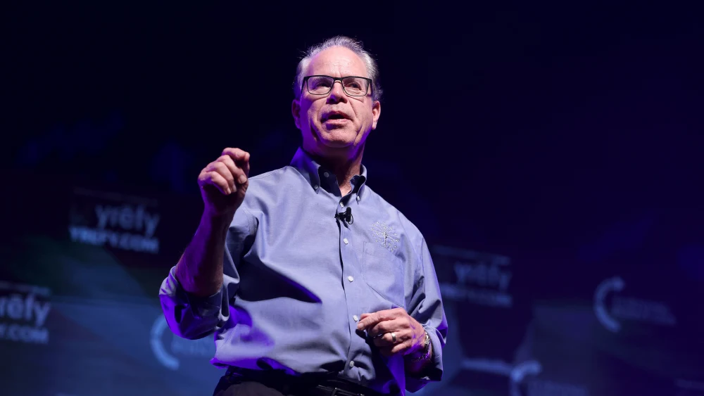 Indiana Gov. Mike Braun speaking with attendees at the Indiana University tour stop of the "This Is The Turning Point" tour, in Bloomington, Ind., Oct. 21, 2025. Credit: Gage Skidmore via Creative Commons.