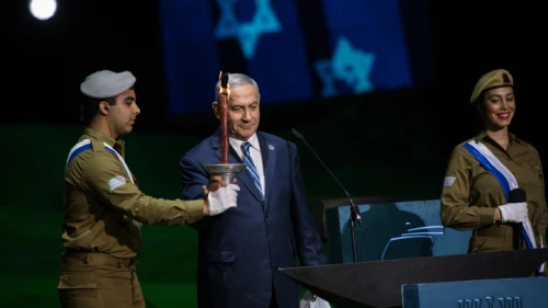 Israeli Prime Minister Benjamin Netanyahu lights a torch at the 70th anniversary Independence Day ceremony on Mount Herzl in Jerusalem, on April 18, 2018. Photo by Hadas Parush/Flash90.