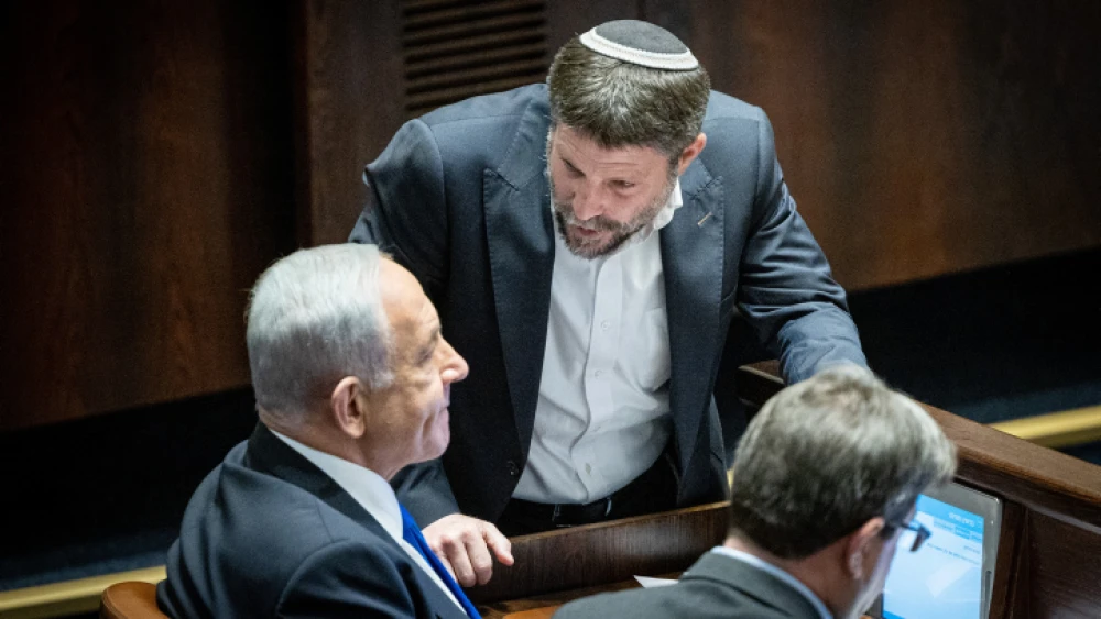 Israeli Prime Minister-designate Benjamin Netanyahu speaks with Religious Zionism Party head Bezalel Smotrich during a vote at the Knesset in Jerusalem, on Dec. 20, 2022. Photo by Yonatan Sindel/Flash90.