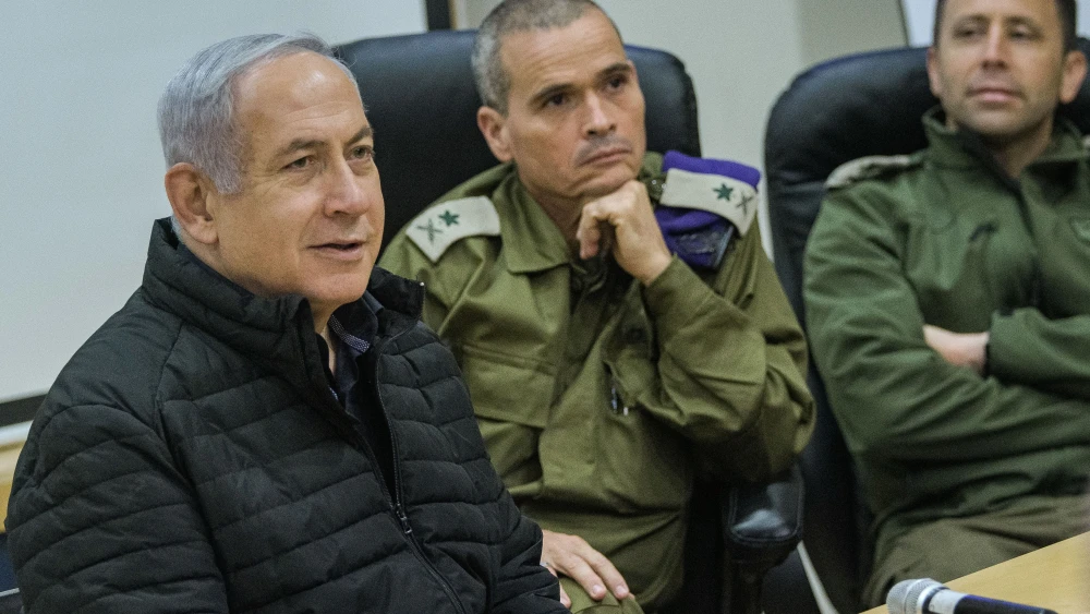 Prime Minister Benjamin Netanyahu and Major General Yoel Strick, Commander of the Northern Command seen during a visit of Netanyahu at the Northern Command base in Tzfat, December 11, 2018. Credit: Basel Awidat/Flash90