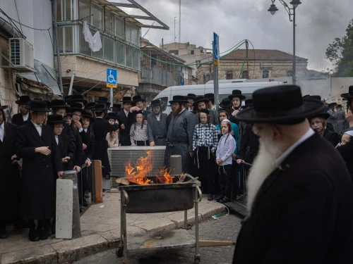 Jews burn leavened items in a final preparation before Passover in the Mea She'arim neighborhood of Jerusalem, April 11, 2025. Photo by Chaim Goldberg/Flash90.