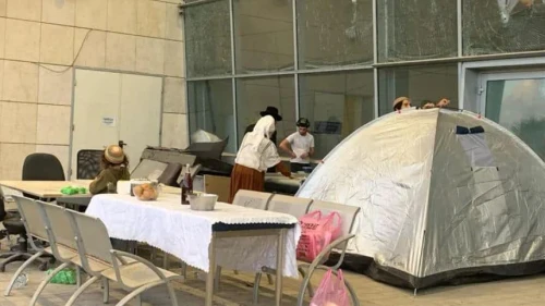 Families celebrate Shabbat at the Erez Crossing to demonstrate their support for Jewish resettlement of the Gaza Strip, March 2024. Credit: Honenu.