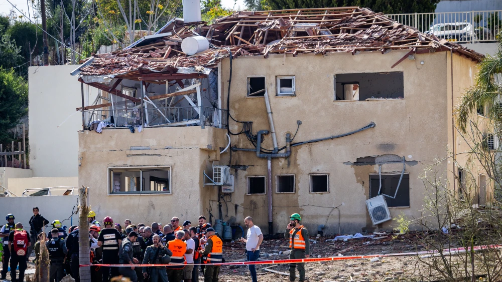 Israeli rescue forces at a site damaged by an Iranian missile