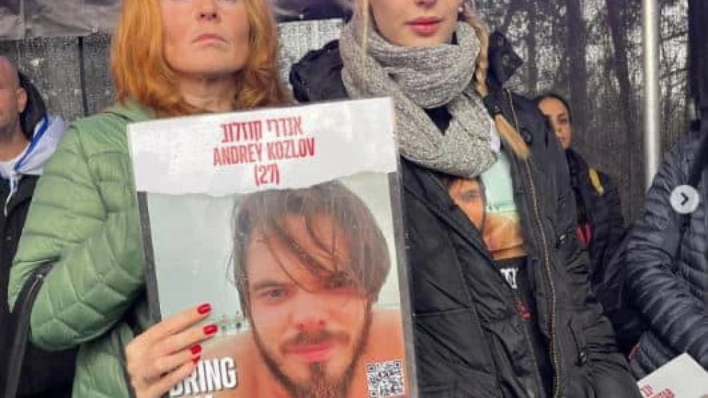Jennifer Master, (r), with Andrey Kozlov's mother, Yevgenia, at a demonstration for the hostages. Credit: Instagram/bringhomenow.