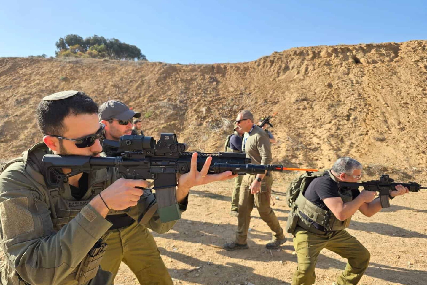 A Magen48 team training together with the IDF. Courtesy of Magen48.