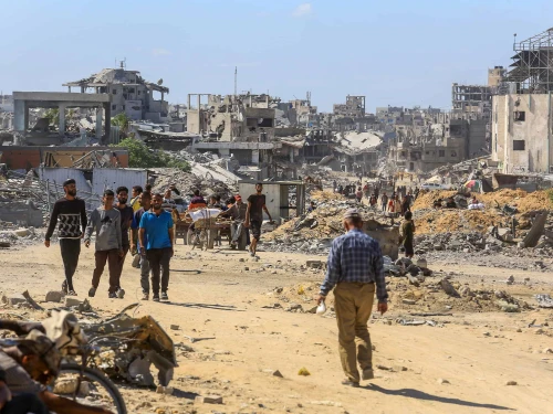 Palestinians return to their homes in Khan Yunis, the southern Gaza Strip, following a ceasefire agreement between Israel and Hamas, Oct. 17, 2025. Photo by Abed Rahim Khatib/Flash90.