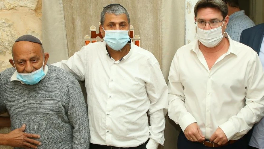 From left: Rahamim Madmoni, (left) the son of Shlomo Madmoni, who was slain during the 1939 Arab riots while attempting to rescue a Torah scroll and other synagogue property, with Shiloah public council head Gadi Bashari and Israeli Minister of Regional Cooperation Ofir Akunis.