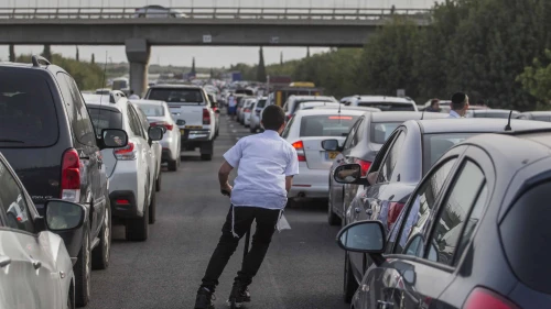 Standstill traffic on Israel's Route 6 highway during the Jewish holiday of Passover, April 26, 2016. Photo by Hadas Parush/Flash90.