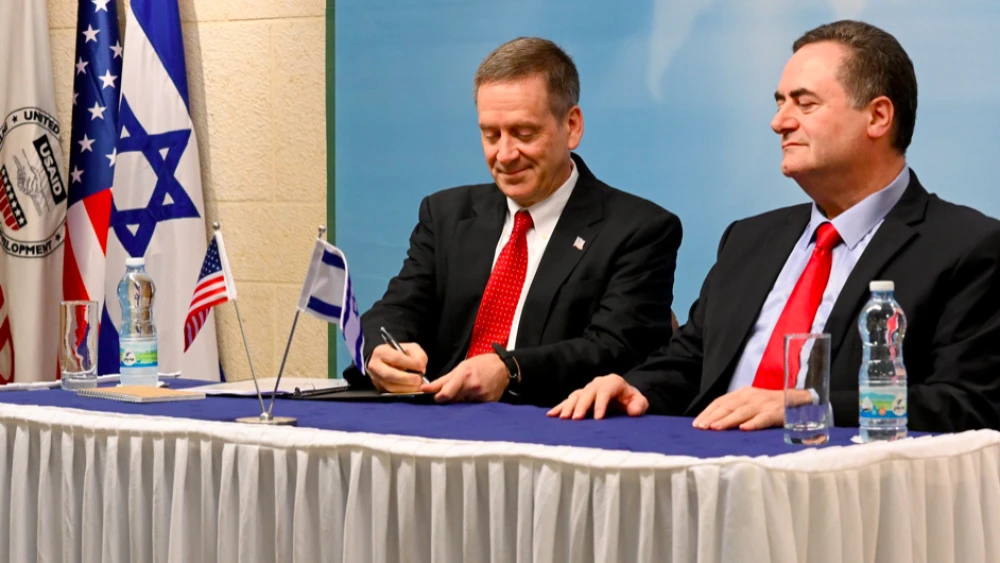 U.S. Agency for International Development administrator Mark Green signs a Memorandum of Understanding (MOU) with Israeli Foreign Minister Israel Katz in Jerusalem on Aug. 21, 2019. Credit: Screenshot via Mark Green/Twitter.