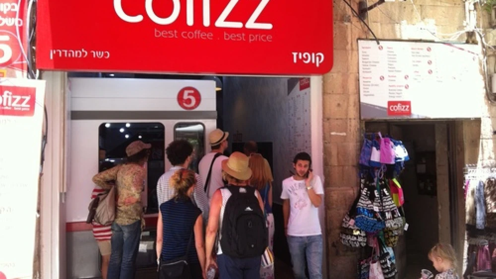 Customers outside the Cofizz store on Ben-Yehuda Street in Jerusalem. Credit: Cofizz.