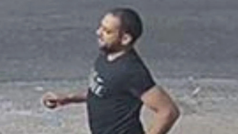 Security-camera footage of the man suspected of carrying out a stabbing attack in Ramat Hasharon on June 5, 2019. Credit: Israel Police.