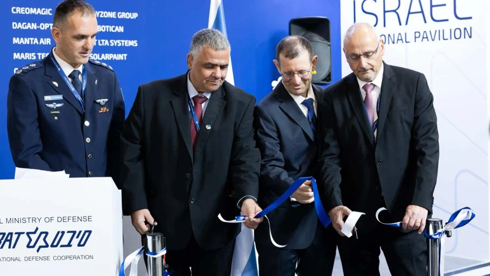 (Right to left) Israel Ambassador to Greece Noam Katz; Head of SIBAT Brig. Gen. (Res.) Yair Kulas; RT LTA Systems CEO Rami Shmueli; and Israel’s Defense Attaché to Greece Col. Tal Wollenberg at DEFEA 2025 in Athens. Credit: Israel Ministry of Defense.