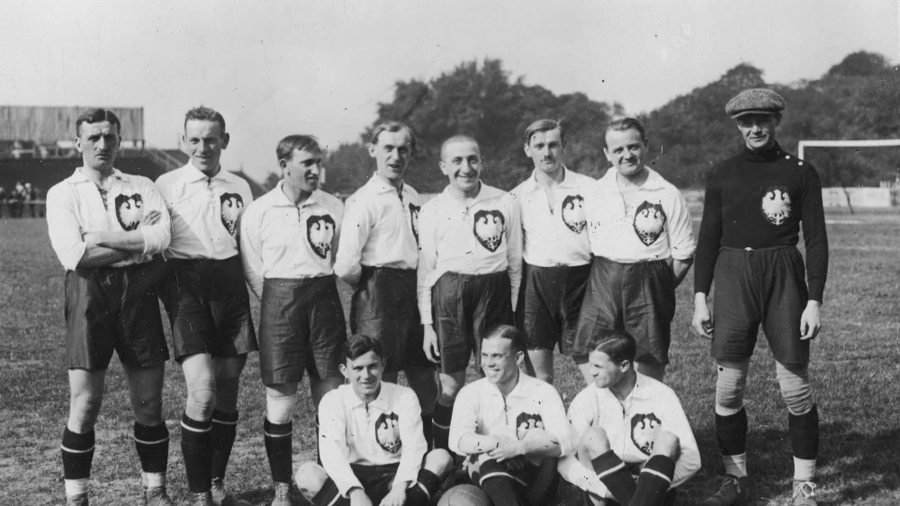 Leon Sperling, Vierter von rechts, mit seinen polnischen Mannschaftskameraden vor den Olympischen Spielen 1924. Bildnachweis: Mit freundlicher Genehmigung des Nationalen Digitalarchivs Polens.