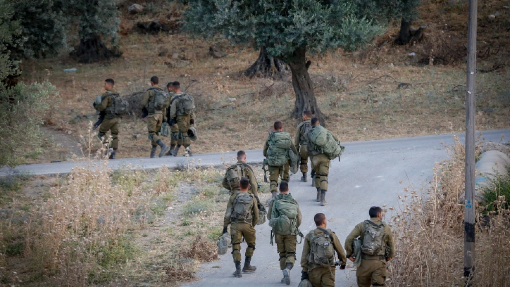 Israeli Golani soldiers during a training drill near the grave of Rabbi Yonatan ben Uziel, in the northern Israeli community of Amuka, May 31, 2021. Photo by David Cohen/Flash90.