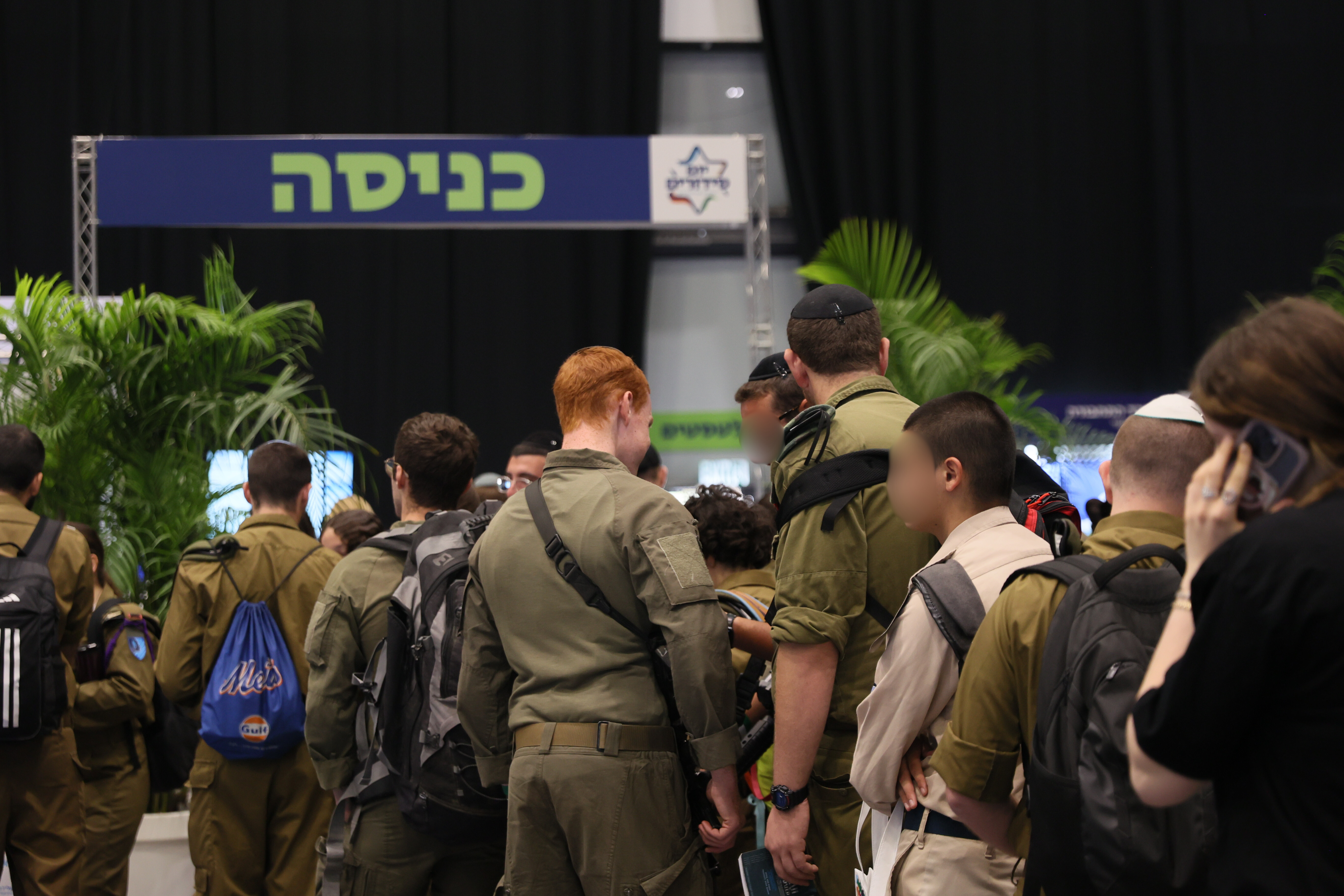 Lone soldiers attend Nefesh B’Nefesh’s “Yom Siddurim” at Expo Tel Aviv, Nov. 13, 2025. Photo by Sivan Shachor.